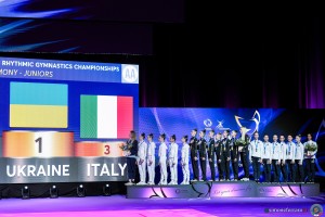 podium jr group sfe02088 copia simone ferraro ph